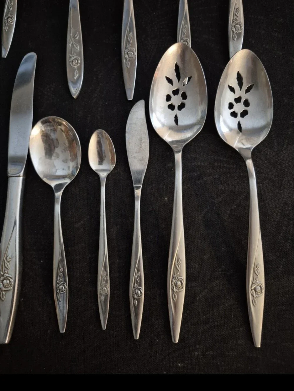 Oneida oneidacraft flatware lasting rose 33 piece lot silverware